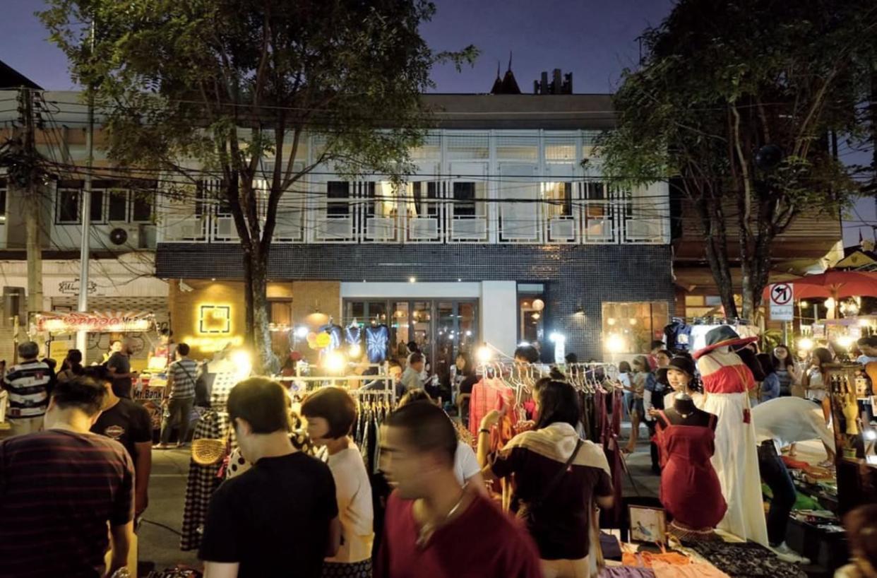 Khunluang Hostel (Adults Only) Chiang Mai Zewnętrze zdjęcie